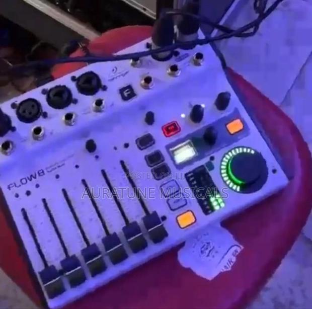 Behringer Flow 8 Digital Mixer. · Photo 3