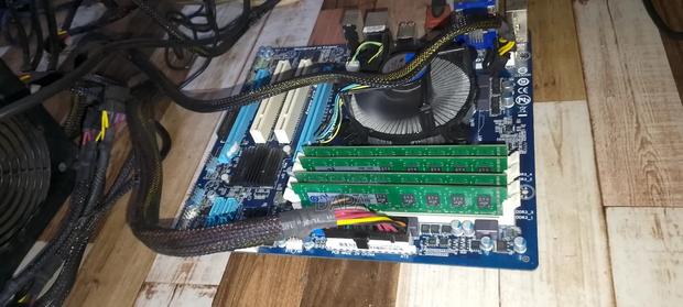3rd Gen. Gigabyte-B75m-D3h Motherboard + I7-3770 · Photo 4