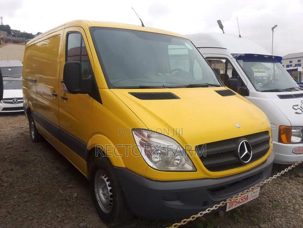 Mercedes-Benz Sprinter 2012 Yellow photo 5