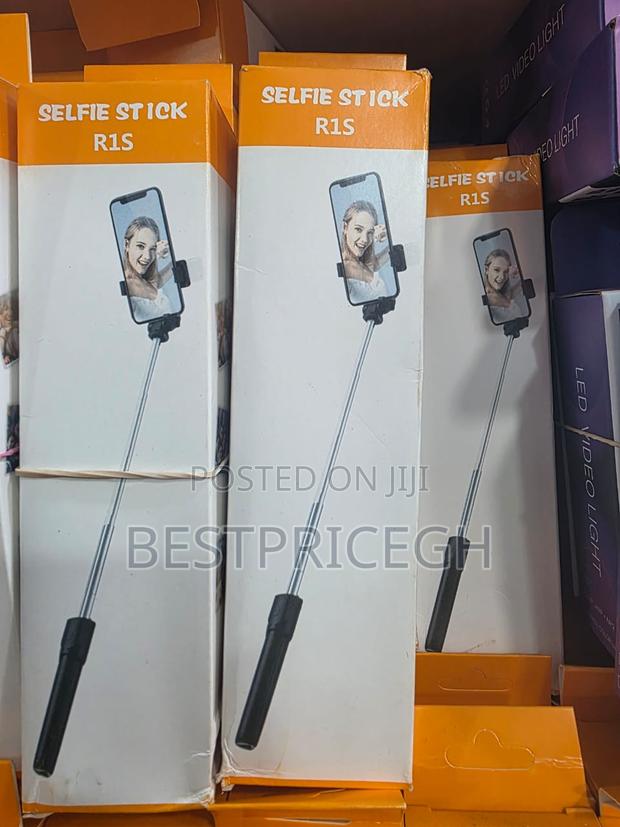 R1s Selfie Stick