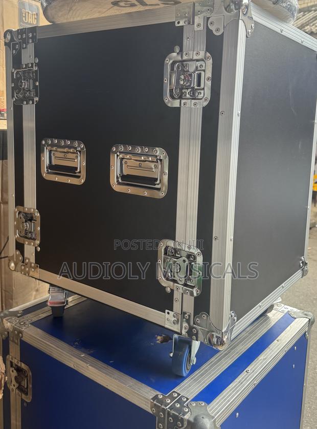 12-Units Rack · Photo 2
