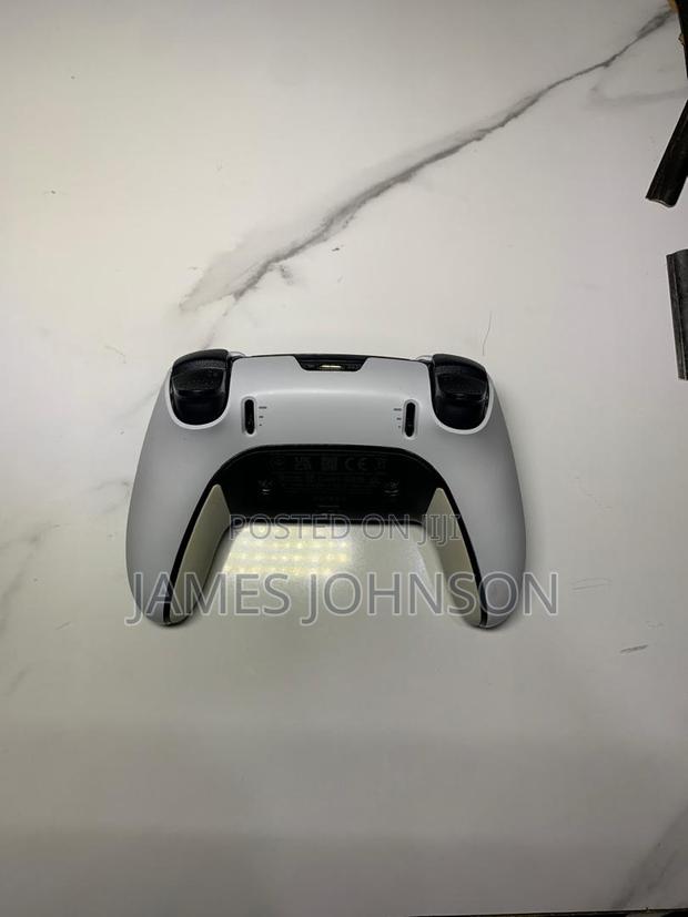 Dual Sense Edge Pro Controller · Photo 3