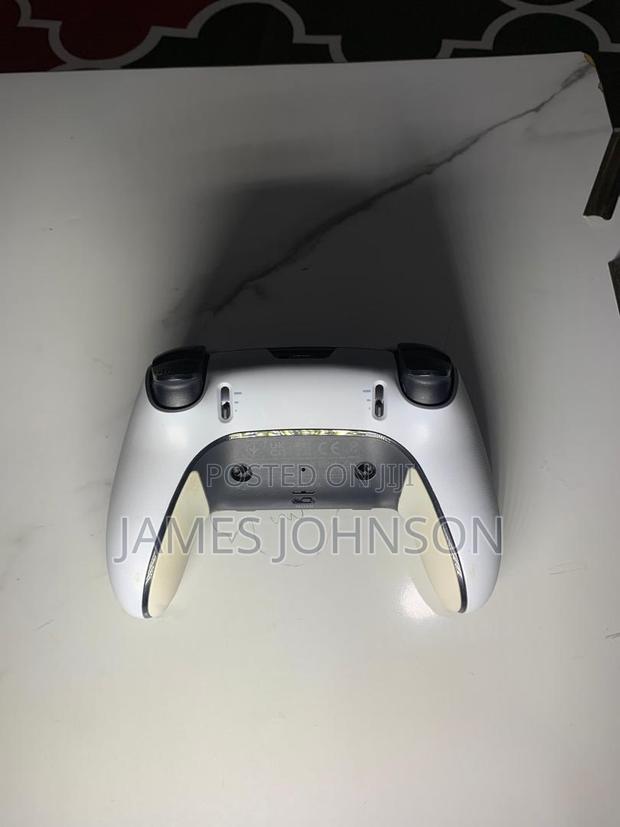 Dual Sense Edge Pro Controller · Photo 4