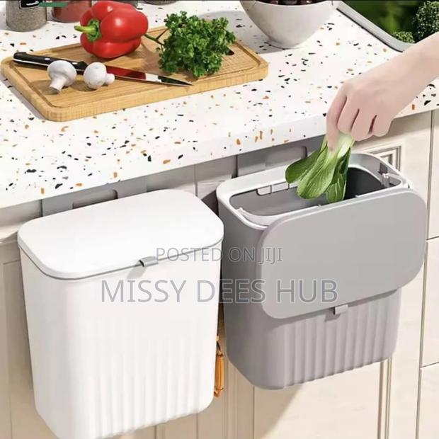 Portable Hanging Waste Bin · Photo 4