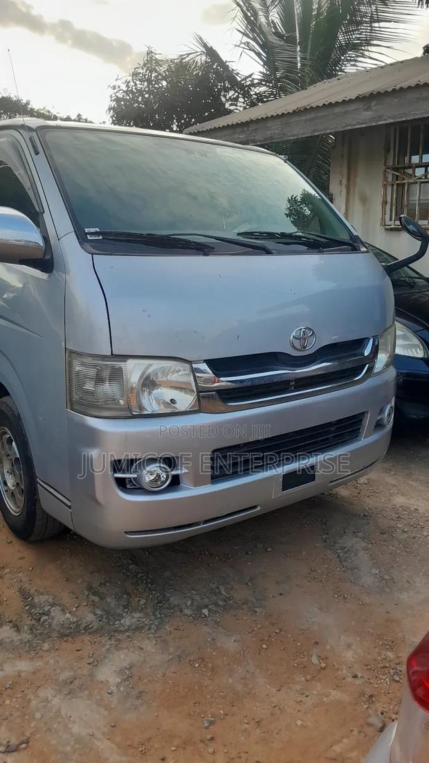 Toyota HiAce 2010 Silver
