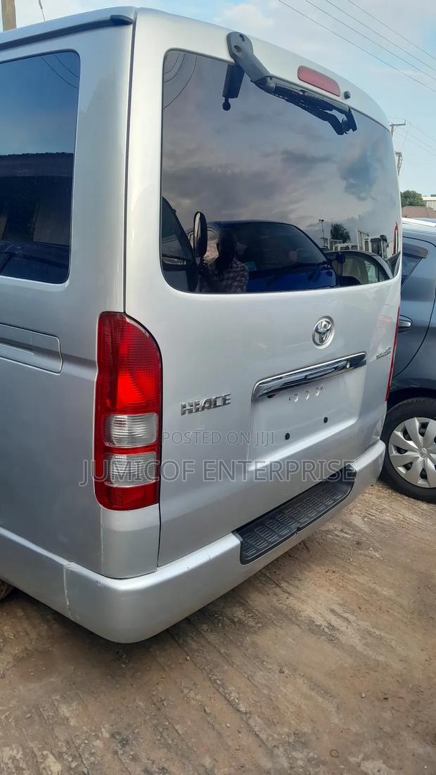 Toyota HiAce 2010 Silver