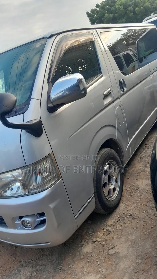 Toyota HiAce 2010 Silver