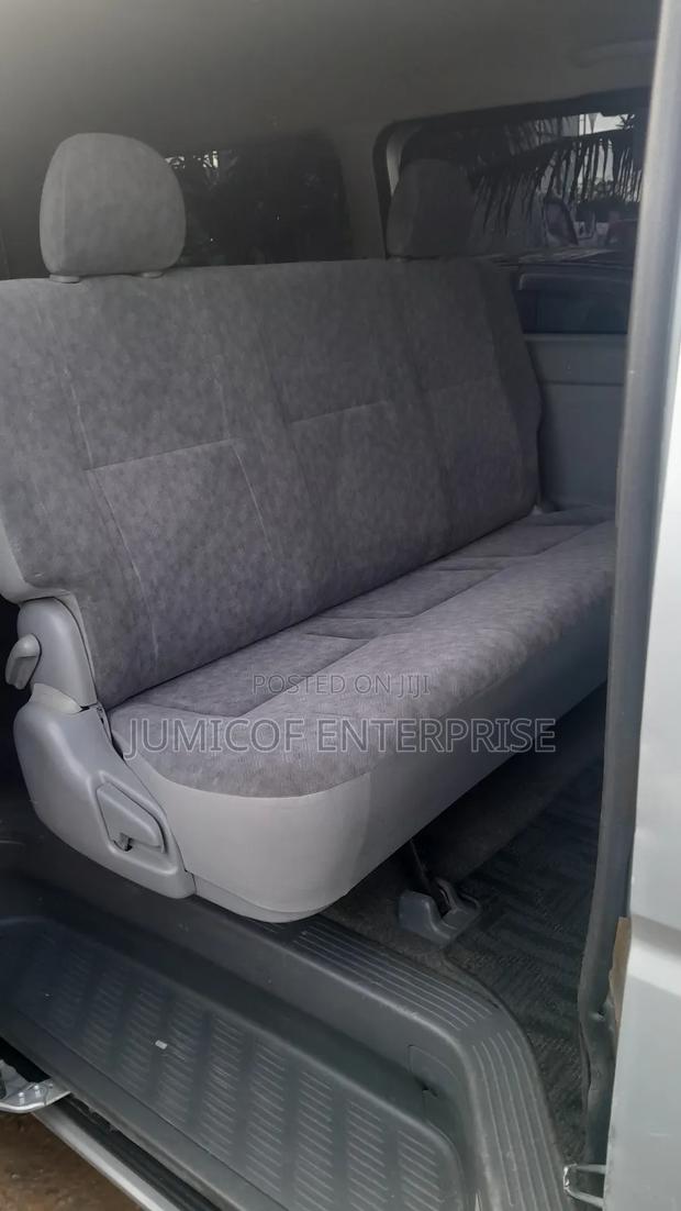 Toyota HiAce 2010 Silver