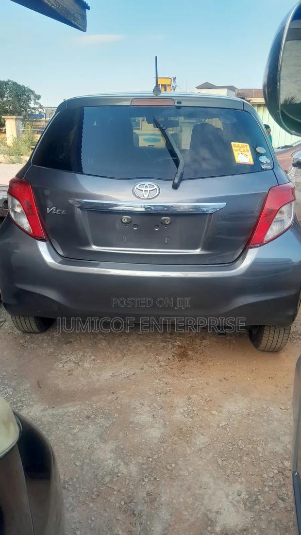 Toyota Vitz 1.3 FWD 5dr 2013 Gray