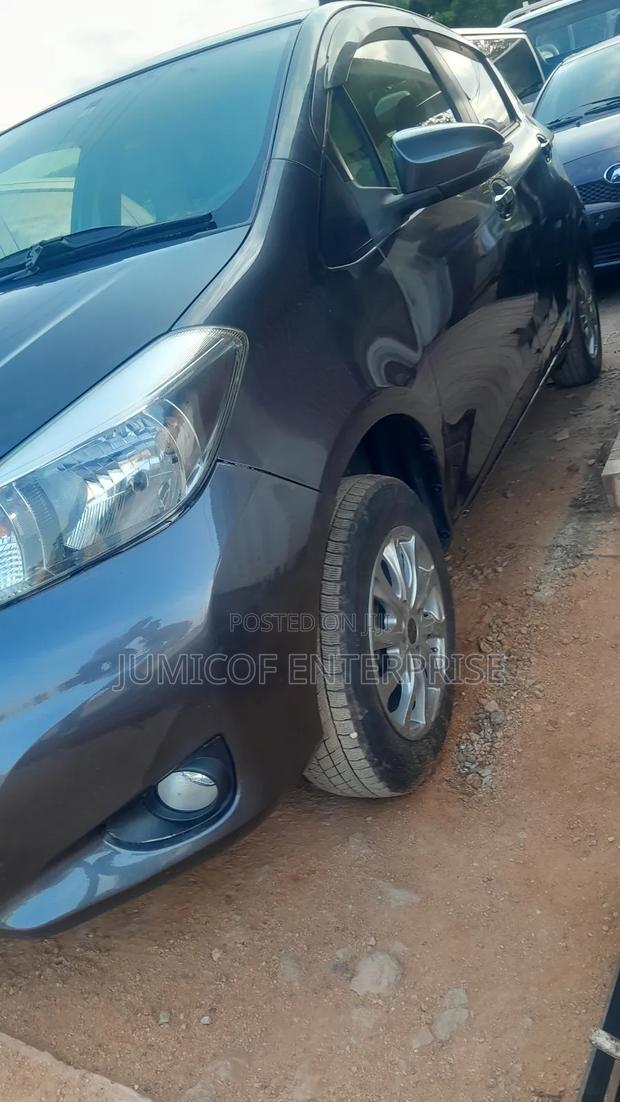 Toyota Vitz 1.3 FWD 5dr 2013 Gray