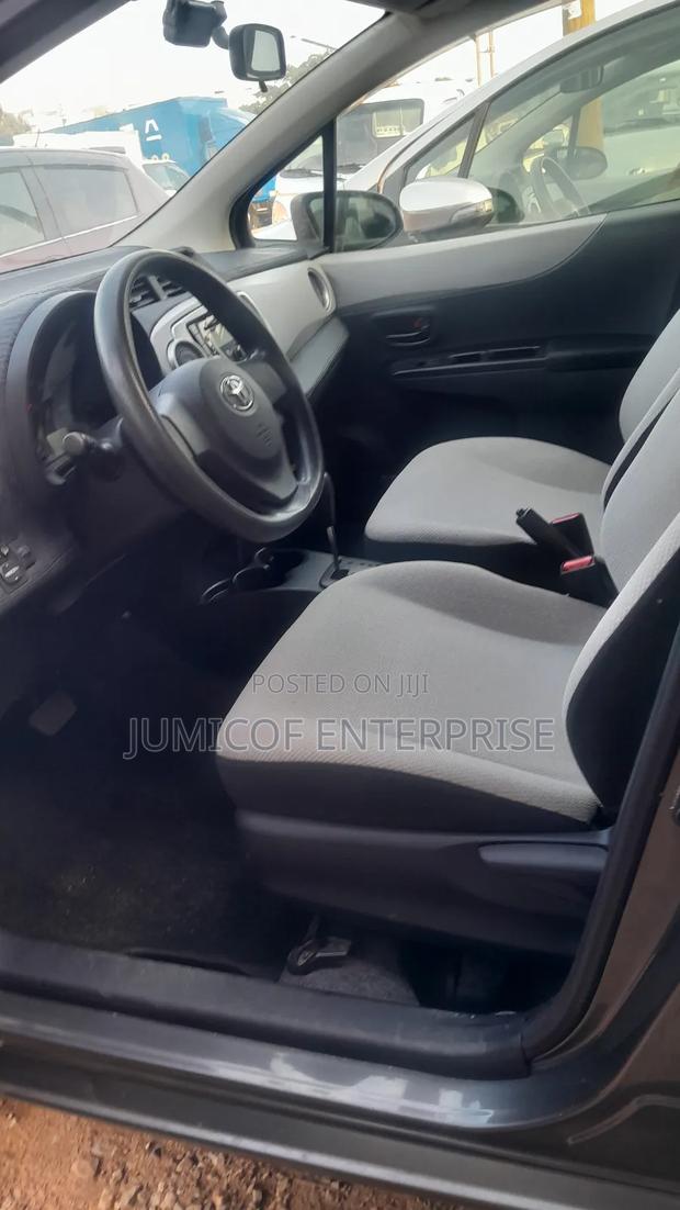 Toyota Vitz 1.3 FWD 5dr 2013 Gray