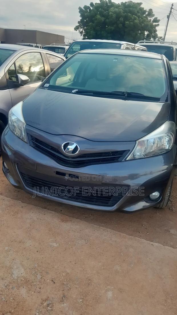 Toyota Vitz 1.3 FWD 5dr 2013 Gray