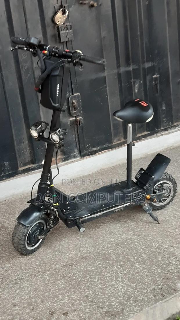 Motorcycle 2023 Black photo 2