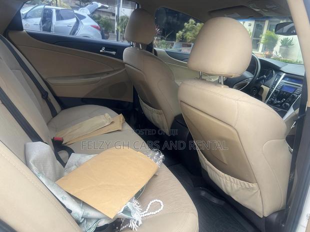 Hyundai Sonata Limited 2.0T Sedan (2.0L 4cyl 6A) 2013 White photo 11