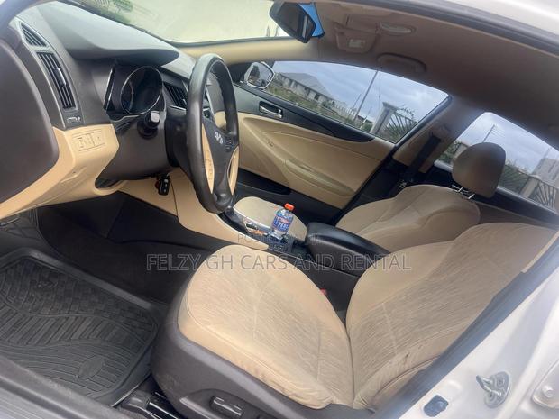 Hyundai Sonata Limited 2.0T Sedan (2.0L 4cyl 6A) 2013 White photo 12