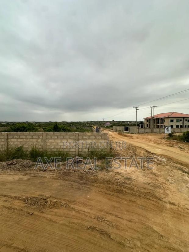 More Rush on Genuine Half Plot at Ningo Prampram Police Junction · Photo 3
