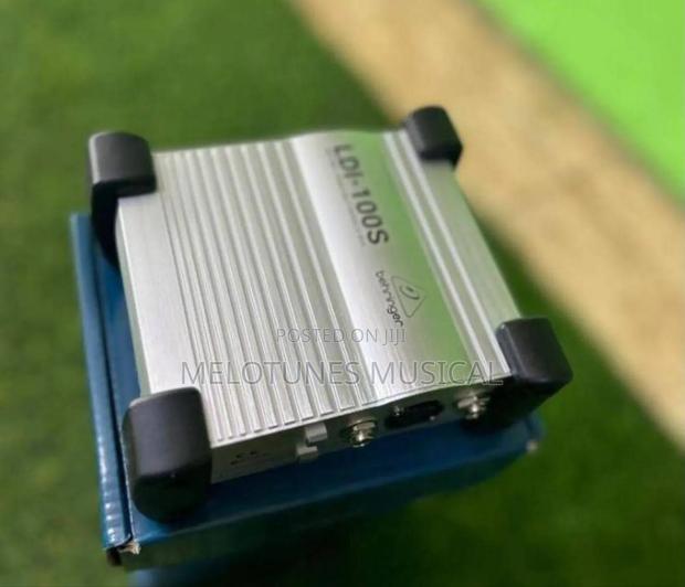 Behringer Ultra-Di Di100 Active Direct Injection (Di) Box. · Photo 3
