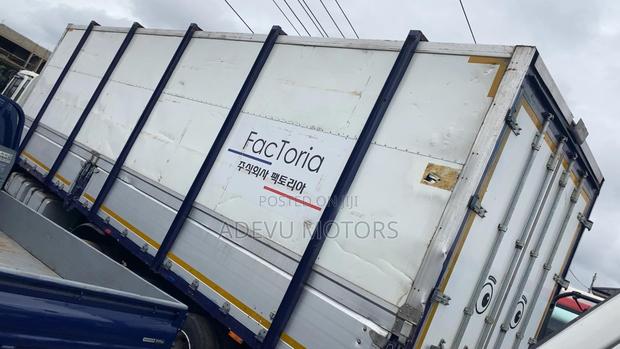 Hyundai Gold Cargo Truck photo 3