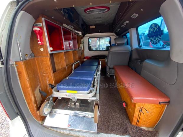 Hyundai Starex 2013 White