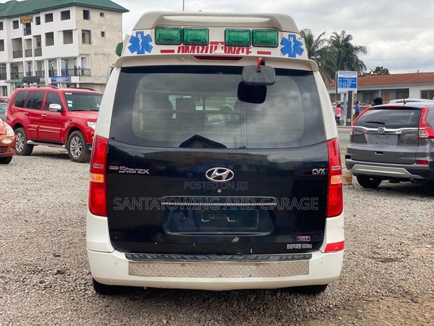 Hyundai Starex 2013 White