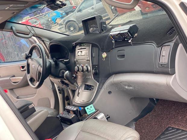 Hyundai Starex 2013 White