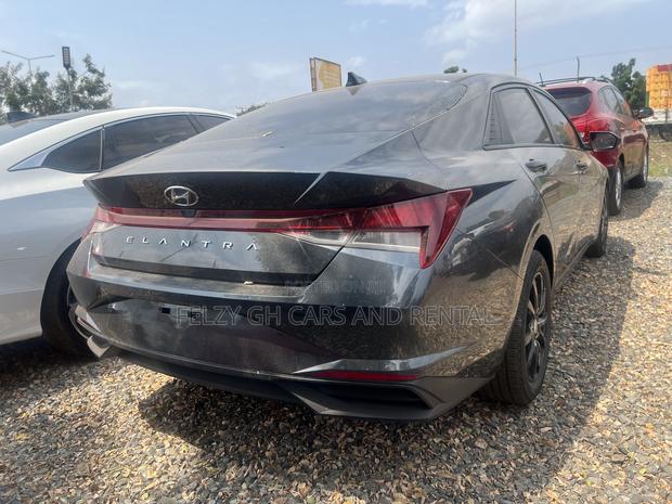 Hyundai Elantra Limited 2021 Black photo 9