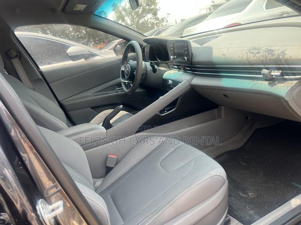 Hyundai Elantra Limited 2021 Black photo 8