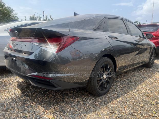 Hyundai Elantra Limited 2021 Black photo 3