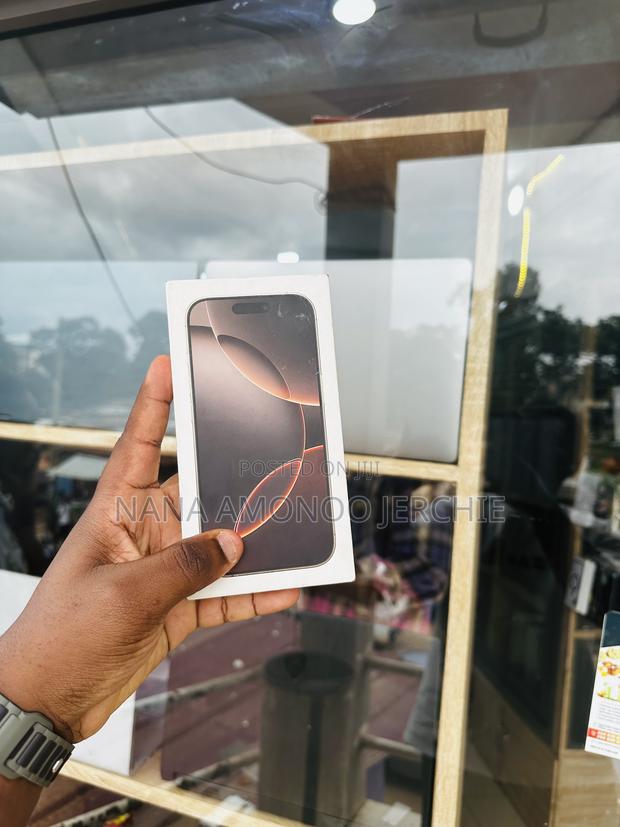 Apple iPhone 16 Pro 128 GB Gold photo 3