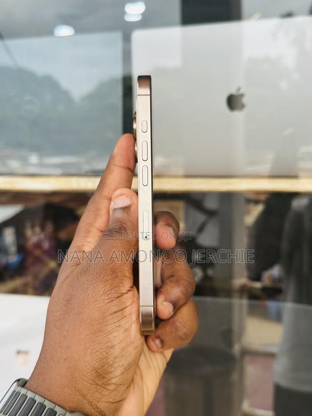Apple iPhone 16 Pro 128 GB Gold photo 6