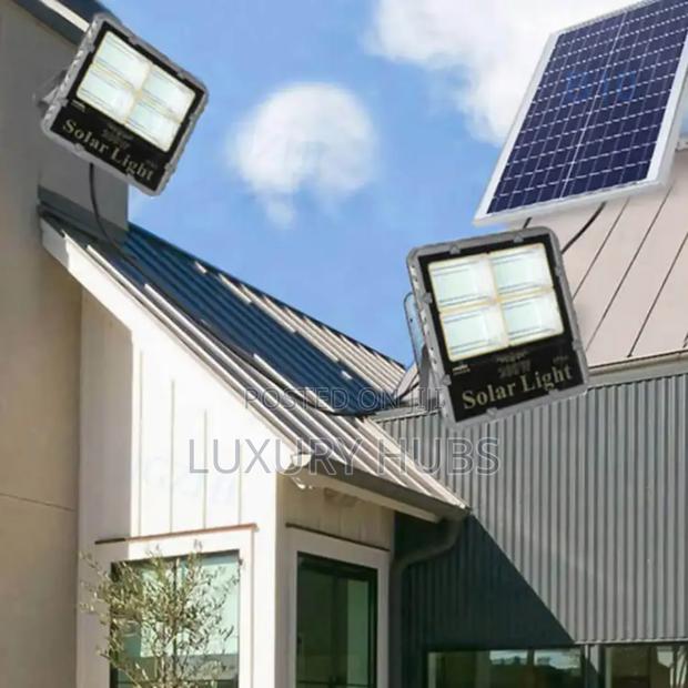 100w Super Brighter Solar Light · Photo 3