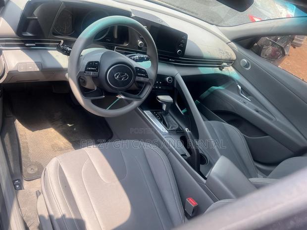 Hyundai Elantra Limited 2021 Black photo 6