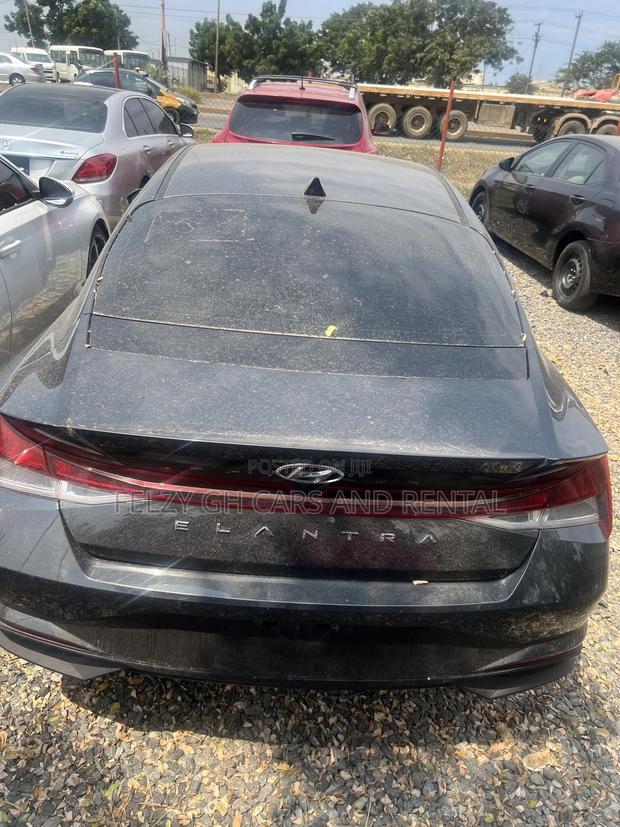Hyundai Elantra Limited 2021 Black photo 4