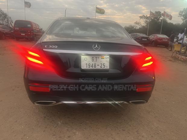 Mercedes-Benz E300 4Matic AWD Sedan (2.0L 4cyl 9A) 2017 Black photo 2