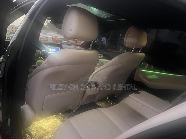 Mercedes-Benz E300 4Matic AWD Sedan (2.0L 4cyl 9A) 2017 Black photo 8