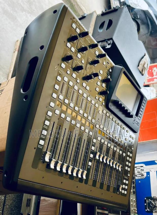 Behringer X32 Compact 40-Channel Digital Mixer. · Photo 3