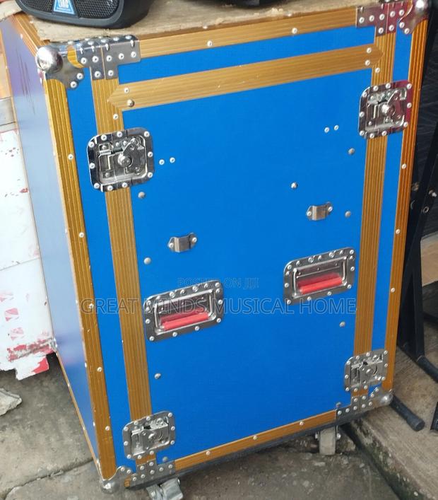 Jac 16units Amp Rack · Photo 4