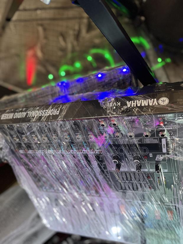 8 Channel Powered Mixer · Photo 3