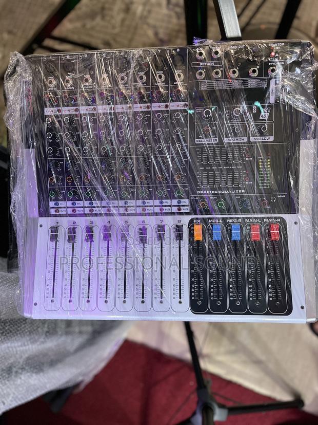 8 Channel Powered Mixer · Photo 2