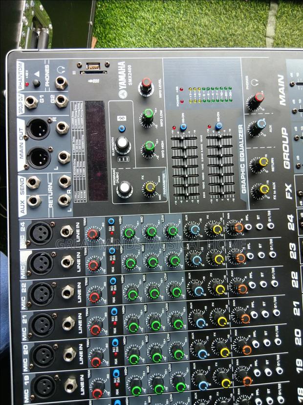 Yamaha SMX 2400 Professional Mixing Console · Photo 4