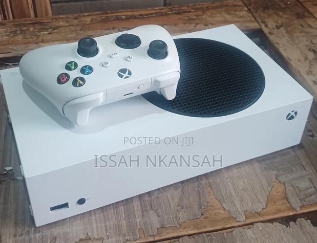 Xbox Series (S) · Photo 3