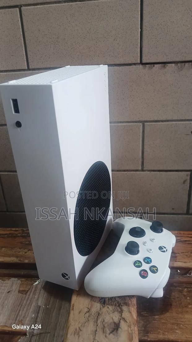 Xbox Series (S) · Photo 4