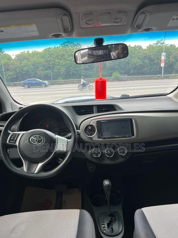 Toyota Yaris 2015 Blue photo 3