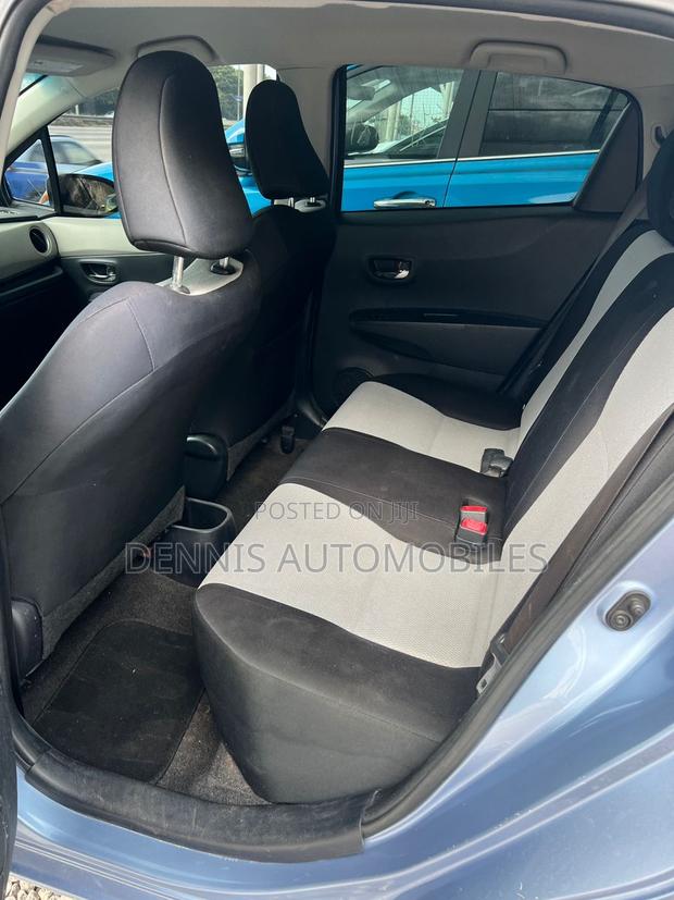 Toyota Yaris 2015 Blue photo 4