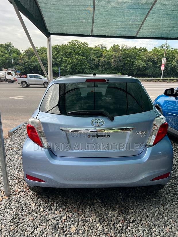 Toyota Yaris 2015 Blue photo 2