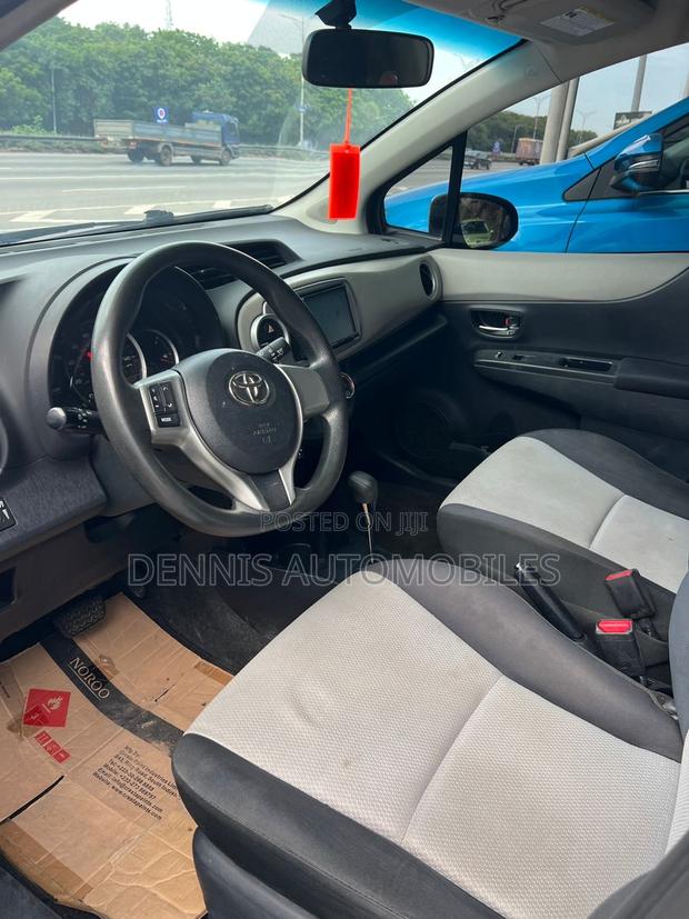 Toyota Yaris 2015 Blue photo 5
