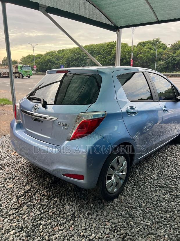 Toyota Yaris 2015 Blue photo 6