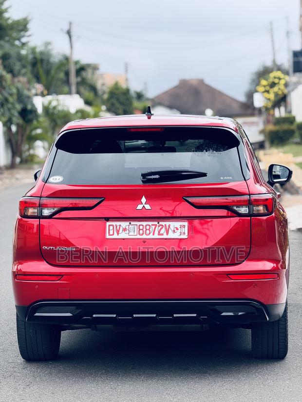 Mitsubishi Outlander SEL Launch Edition 2022 Red