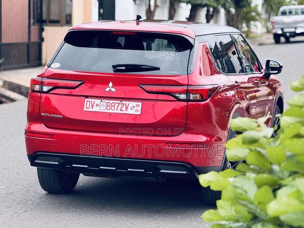 Mitsubishi Outlander SEL Launch Edition 2022 Red