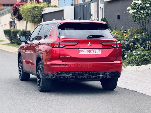 Mitsubishi Outlander SEL Launch Edition 2022 Red